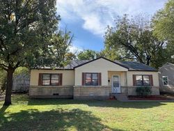 Pre-foreclosure Listing in W 11TH ST IRVING, TX 75060