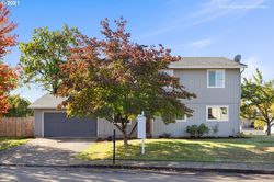 Pre-foreclosure in  SW TAMARACK ST Mcminnville, OR 97128