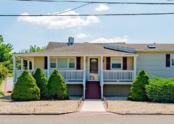 Pre-foreclosure in  SHORECREST DR Toms River, NJ 08753