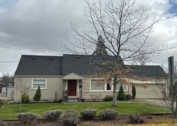 Pre-foreclosure in  WHITMAN AVE Medford, OR 97501