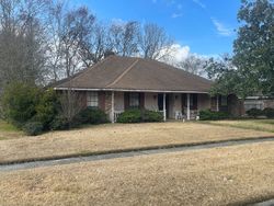 Pre-foreclosure in  YORKTOWN DR Baton Rouge, LA 70808