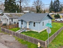 Pre-foreclosure in  ROSEWOOD ST Kelso, WA 98626