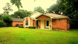 Pre-foreclosure in  HOLYOKE LN Spring, TX 77373
