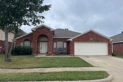 Pre-foreclosure in  E CLOVER PARK DR Fort Worth, TX 76140