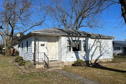 Pre-foreclosure in  2ND ST Bedford, IN 47421