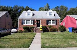 Pre-foreclosure in  AMHERST AVE Colonia, NJ 07067