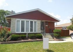 Pre-foreclosure in  WICK DR Oak Lawn, IL 60453