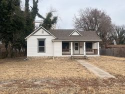 Pre-foreclosure in  W 2ND ST Halstead, KS 67056