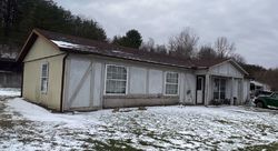 Pre-foreclosure in  CC DR Ashland, KY 41102