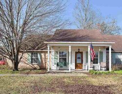 Pre-foreclosure in  GAIL AVE Brusly, LA 70719