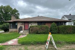 Pre-foreclosure in  OAKWOOD AVE Alton, IL 62002