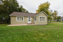Pre-foreclosure in  S HIGHLAND DR Mchenry, IL 60051