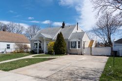 Pre-foreclosure Listing in COACH LN LEVITTOWN, NY 11756