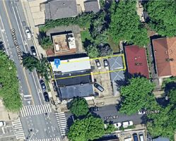 Pre-foreclosure Listing in PARSONS BLVD FRESH MEADOWS, NY 11366