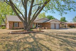 Pre-foreclosure in  S MEADOW LN Mustang, OK 73064