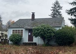 Pre-foreclosure in  SE RHONE ST Portland, OR 97236