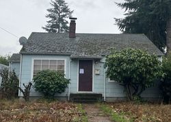 Pre-foreclosure in  SE RHONE ST Portland, OR 97236