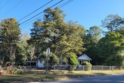 Pre-foreclosure in  ARLINGTON AVE Dothan, AL 36301