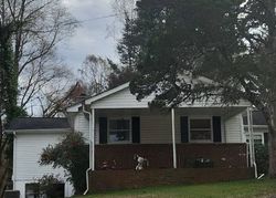 Pre-foreclosure in  OUTER DR Oak Ridge, TN 37830