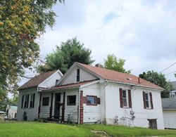 Pre-foreclosure in  E GORGAS ST Louisville, OH 44641