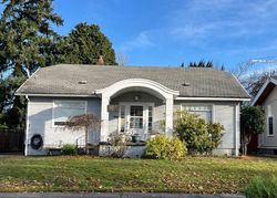 Pre-foreclosure in  N FENWICK AVE Portland, OR 97217