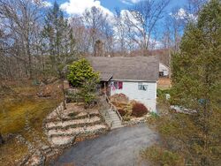 Pre-foreclosure in  TOLEMAN RD Washingtonville, NY 10992