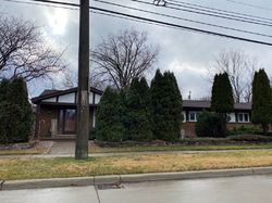 Pre-foreclosure in  NORTHEASTERN HWY Madison Heights, MI 48071