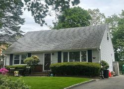 Pre-foreclosure in  SHADY LN Huntington, NY 11743