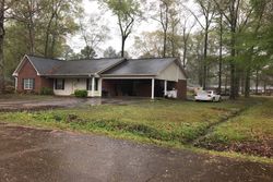 Pre-foreclosure in  BELLWOOD DR Amory, MS 38821