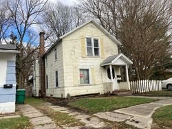 Pre-foreclosure in  HICKORY ST Niles, MI 49120