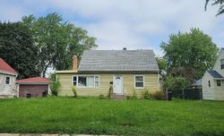 Pre-foreclosure in  GLENVIEW DR Tinley Park, IL 60477