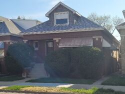 Pre-foreclosure in  N NAGLE AVE Chicago, IL 60646