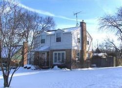 Pre-foreclosure in  BRIAR PL Libertyville, IL 60048