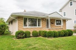 Pre-foreclosure in  DOUGLAS AVE Waukegan, IL 60085