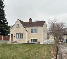 Pre-foreclosure in  RHODES AVE Melrose Park, IL 60164