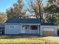 Pre-foreclosure in  NORTON AVE Louisville, KY 40213