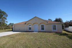 Pre-foreclosure in  CASTLEFORD WAY Kissimmee, FL 34758