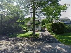 Pre-foreclosure in  OAKWOOD AVE Bayport, NY 11705