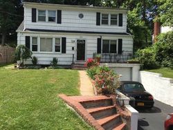 Pre-foreclosure in  MELVILLE RD Huntington Station, NY 11746