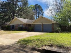 Pre-foreclosure in  WINNROSE ST Jackson, MS 39211