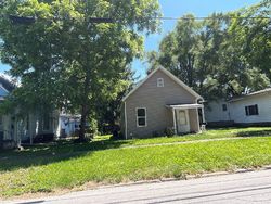 Pre-foreclosure in  N LEE ST Bloomington, IL 61701