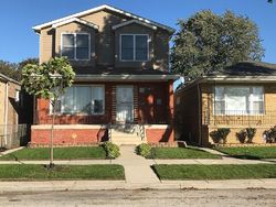 Pre-foreclosure in  S KINGSTON AVE Chicago, IL 60617
