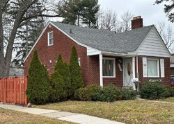 Pre-foreclosure in  ROCKDALE ST Dearborn Heights, MI 48127