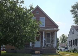 Pre-foreclosure in  7TH ST Moline, IL 61265