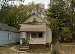 Pre-foreclosure in  S LIVINGSTON ST Peoria, IL 61605