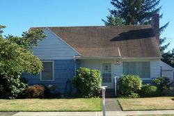 Pre-foreclosure in  SE STEPHENS ST Portland, OR 97216