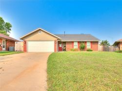 Pre-foreclosure in  WOOD DUCK DR Oklahoma City, OK 73132