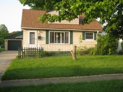 Pre-foreclosure in  ROSEWOOD DR Elyria, OH 44035