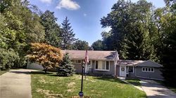 Pre-foreclosure in  GREENACRE RD Toledo, OH 43615