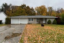 Pre-foreclosure in  KENTLAND DR Mansfield, OH 44906